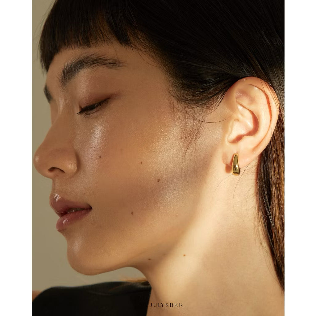 ￼Julys - mini u huggie earrings