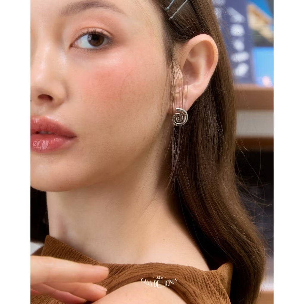 ￼Julys - Dizzy Spiral Earrings