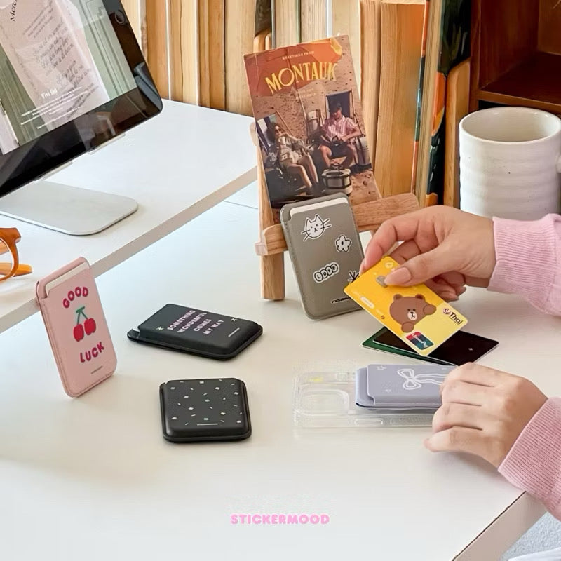 ￼Magnetic Card Holder